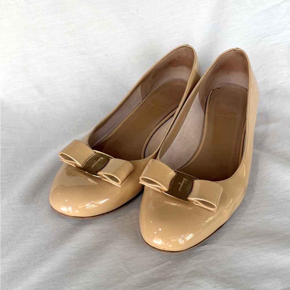 Vara Ferragamo Shoes in Beige Color